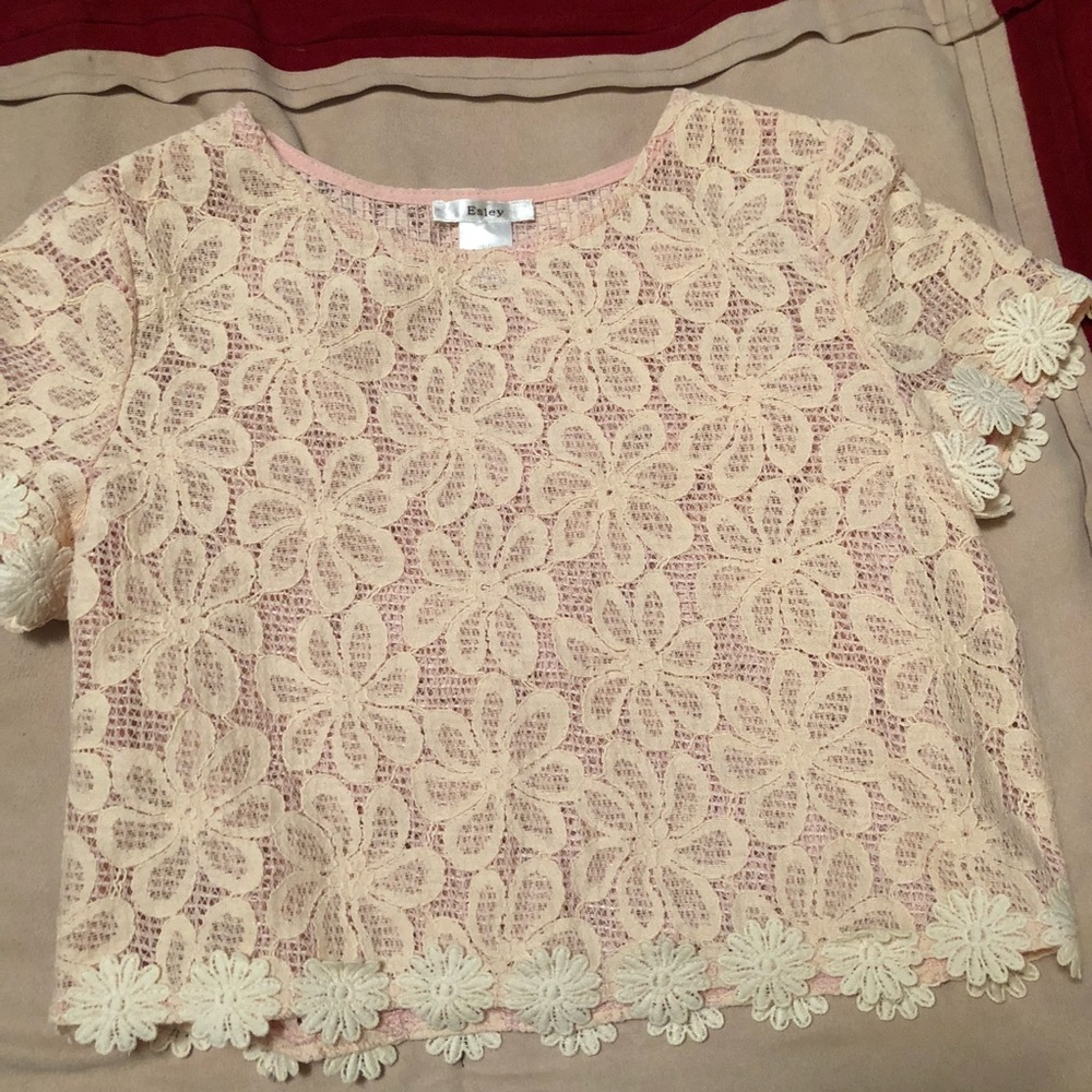 Cute crop style T-shirt
